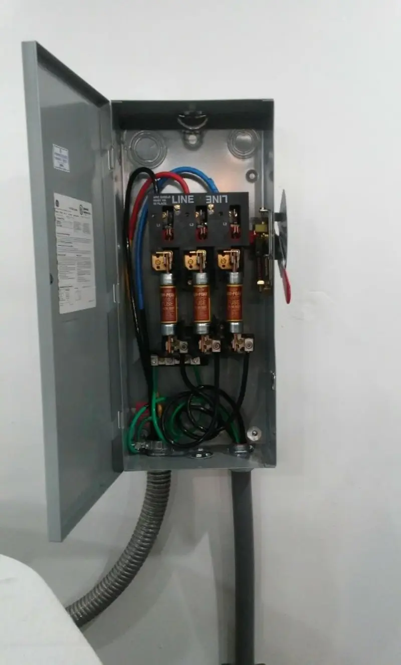 Three-phase disconnect switch installed for Smoke Detector Installation in Ladonia
